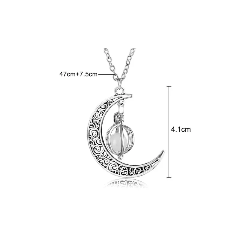 Collier lune luminescente pendentif plaqué argent à retrouver dans votre magasin ésotérique en ligne Magie Kali