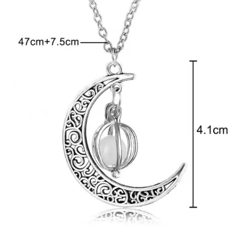 Collier lune luminescente pendentif plaqué argent à retrouver dans votre magasin ésotérique en ligne Magie Kali